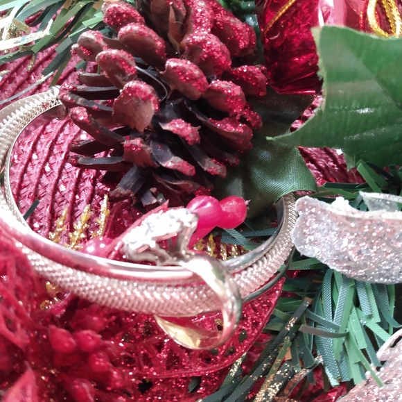 Beautiful Christmas or Engagement Ring 💍 - Picture 4 of 16